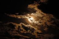 Mond_hinter_Wolken_3.jpg