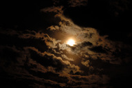 Mond_hinter_Wolken_4.jpg