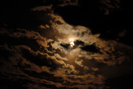 Mond_hinter_Wolken_5.jpg