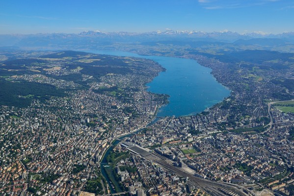 ZÃ¼rich with Lake and Mountains I
[b]Location[/b]: ZÃ¼rich, Switzerland

